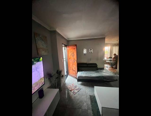 2 BEDROOM HOUSE FOR SALE IN PHILLIP NEL PARK